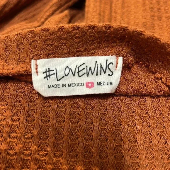 Love Wins Sweater Size M - Picture 4 of 5